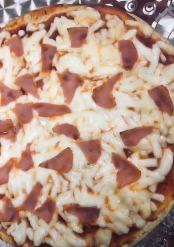 Una foto de Pizza casera mejor que las de italiaaa🤤