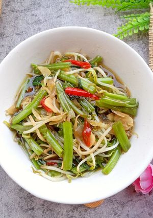 Foto resep Tumis Kangkung Tauge Saus Tiram