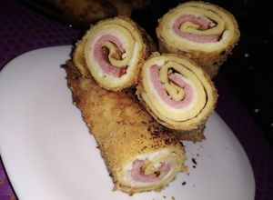 O poză a rețetei Clătite umplute cu cașcaval și salam 🧀🥓.