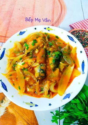 Hình của món Cá hộp xào hành tây.