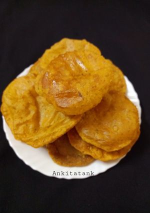 મેથી મસાલા પૂરી (Methi Masala Poori Recipe In Gujarati) રેસીપી મુખ્ય ફોટો