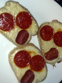 A picture of Garlic Bread Pizza.