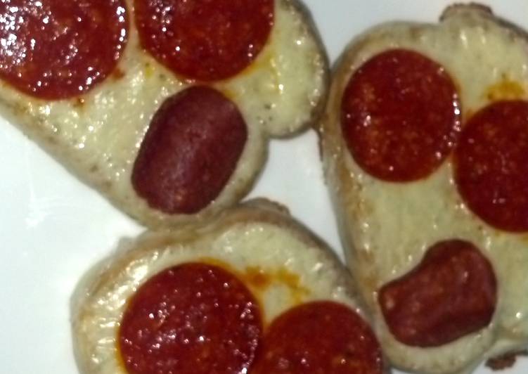 Step-by-Step Guide to Make Homemade Garlic Bread Pizza