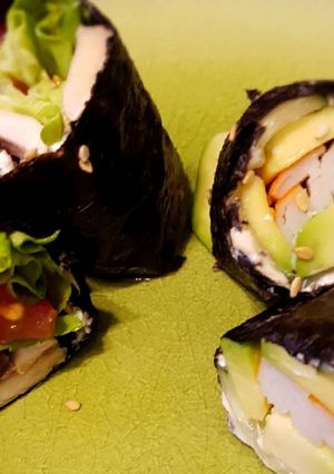 Una foto de Rollitos Wakame