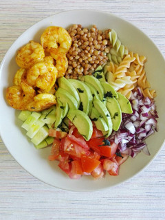 Una foto de Ensalada con langostinos