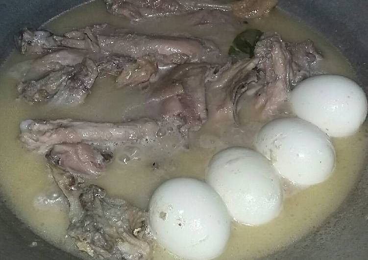 Opor Ayam Kampung Plus Telor