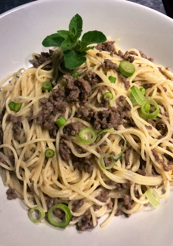 Una foto de Espaguetis con carne picada al curry