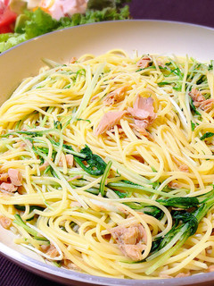 A picture of Easy Mizuna and Tuna Pasta with Special Sauce.