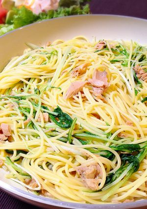 A picture of Easy Mizuna and Tuna Pasta with Special Sauce.
