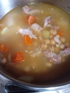 Una foto de Puchero con contramuslos de pollo deshuesados olla rápida
