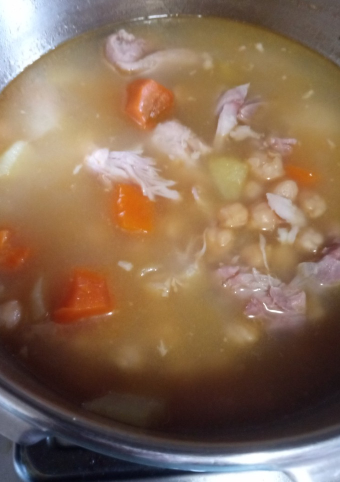 Una foto de Puchero con contramuslos de pollo deshuesados olla rápida