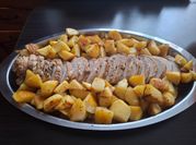 Una foto di tacchino e patate