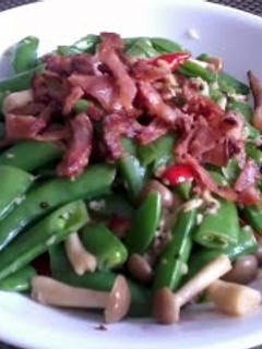 A picture of LG SNAP PEA AND MUSHROOM WITH BACON.
