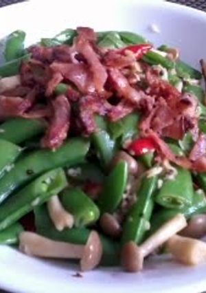A picture of LG SNAP PEA AND MUSHROOM WITH BACON.