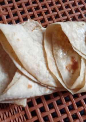 બે પડી રોટી (Be Padi Roti Recipe In Gujarati) રેસીપી મુખ્ય ફોટો
