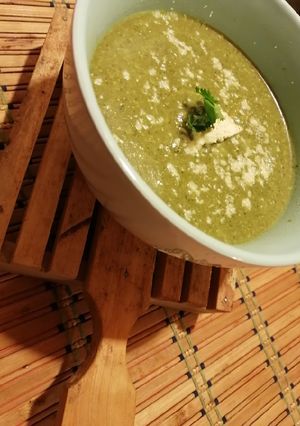 Una foto de Sopa de espinacas y zapallo it con "crema" de maravillas (grez)
