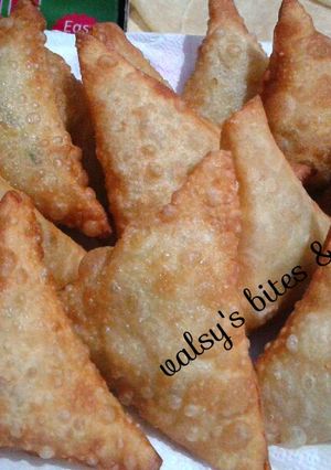 A picture of Vegetable samosa.