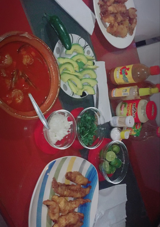 Una foto de Caldo de camarón 🍤