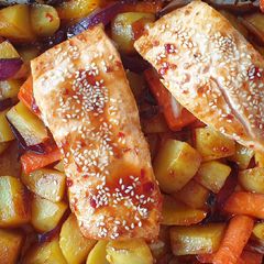 Sweet chili salmon tray bake A picture of Sweet chili salmon tray bake.