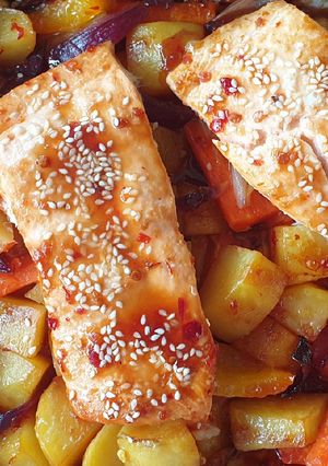 A picture of Sweet chili salmon tray bake.