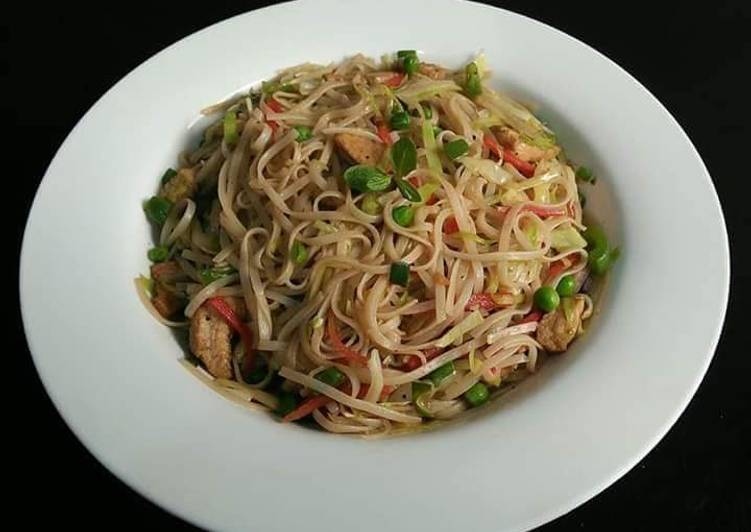 Recipe of Perfect Chicken Vegetable Noodles🍝😋