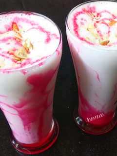 अमृतसरी रोज़ लस्सी (Amritsari rose lassi recipe in Hindi) रेसिपी मुख्य फोटो