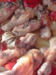 Una foto de Muslitos de pollo al horno