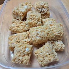 A picture of Rice Crispy Treats.