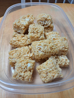 A picture of Rice Crispy Treats.