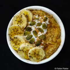 A picture of Apple Pie Oatmeal.