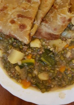 A picture of African food Ndengu Chapati.