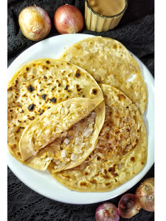 A picture of Onion paratha.