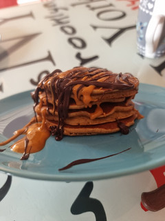 Una foto de Tortitas de cacahuete y plátano