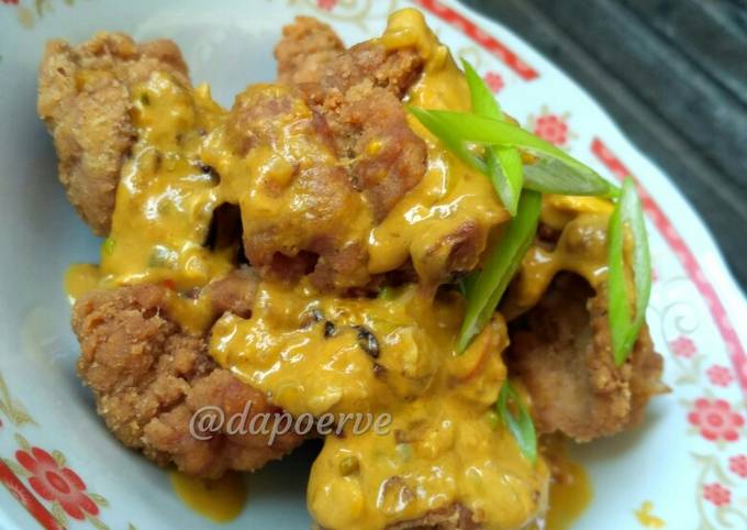 Cara Memasak Kulit Ayam Krispi Siram Saus Telur Asin Istimewa