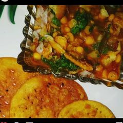 A picture of Dal pakwan.