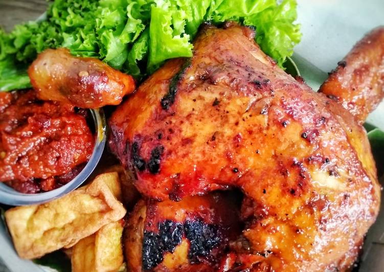 Bagaimana Memasak Ayam Bakar resep keluarga, Lezat Sekali
