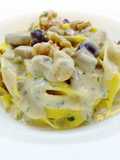 Fettuccine con crema di porcini, pioppini e noci