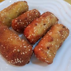 A picture of Bread roll.