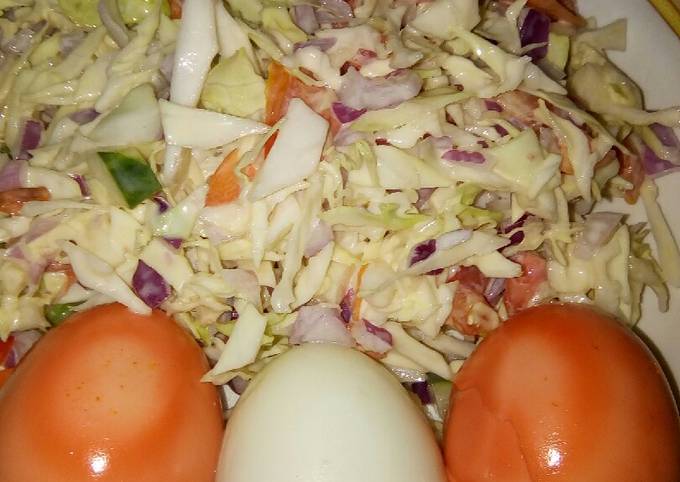 Cabbage and tomatoes salad with coloured eggs