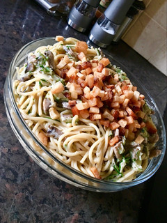 Cukkinis, gombás spagetti, pirított szalonnával 🍄 recept fotója