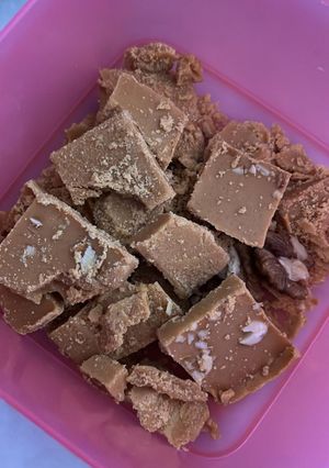 आटे की बर्फी (atte ki barfi recipe in Hindi) रेसिपी मुख्य फोटो