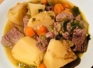 Una foto de Estofado de carne con papas