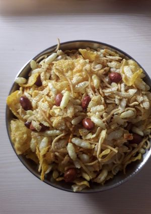 ચેવડો (Chevda Recipe In Gujarati) રેસીપી મુખ્ય ફોટો