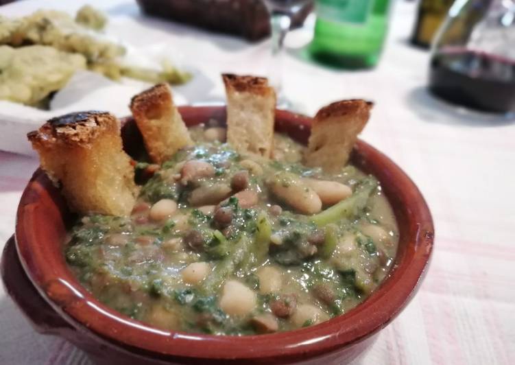 Zuppa di legumi con borragine