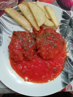 Una foto de Filetes rusos en salsa de tomate