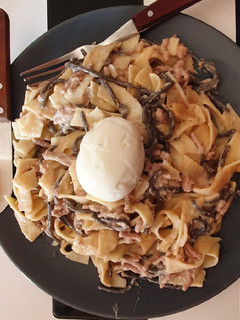 Una foto de Papardelles y spaguettis negros