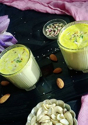 मसाला ‌दूध (masala doodh recipe in Hindi) रेसिपी मुख्य फोटो