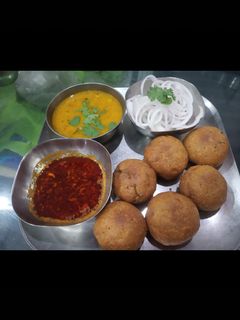 રાજસ્થાની દાળબાટી(Rajasthani Daalbati Recipe In Gujarati) રેસીપી મુખ્ય ફોટો