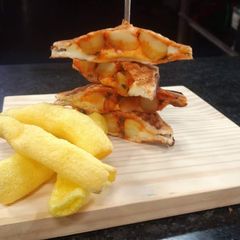 A picture of Lasaniya Batana sandwich.
