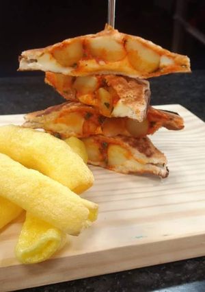 A picture of Lasaniya Batana sandwich.